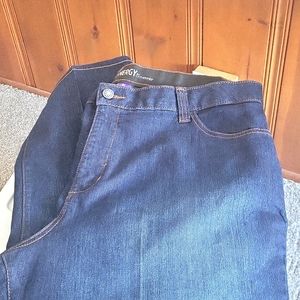 Catherine's slimmer synergy jeans. 22wp.